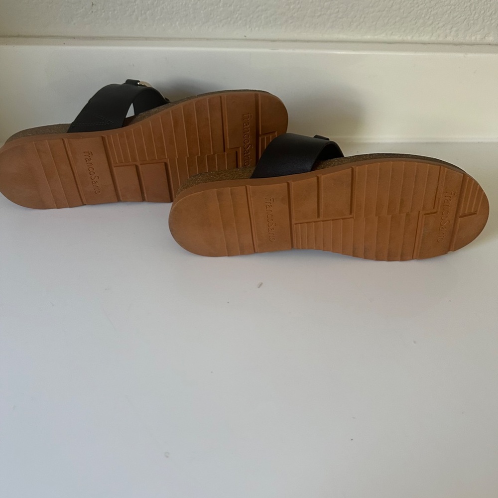sandals - Picture 3 of 3